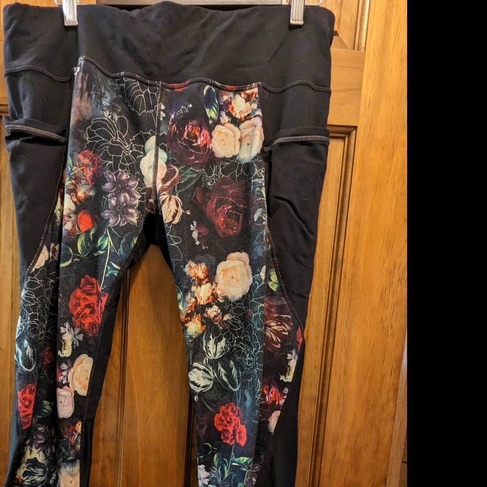 Athleta Capri Tights/Leggings Floral